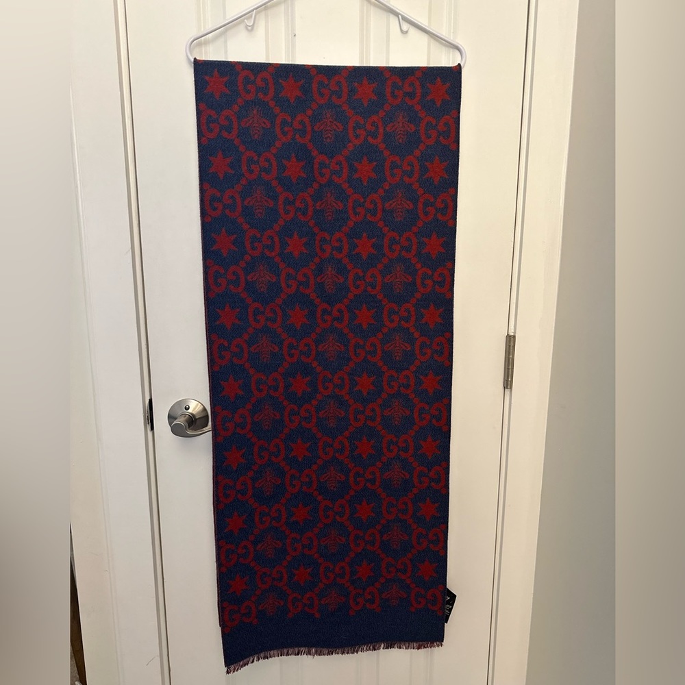 Authentic Gucci wool scarf, excellent condition